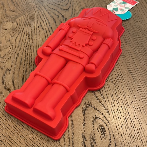 Christmas Nutcracker Silicone Cake Mold Large Red Winter Holiday Bakeware Craft - Picture 3 of 3